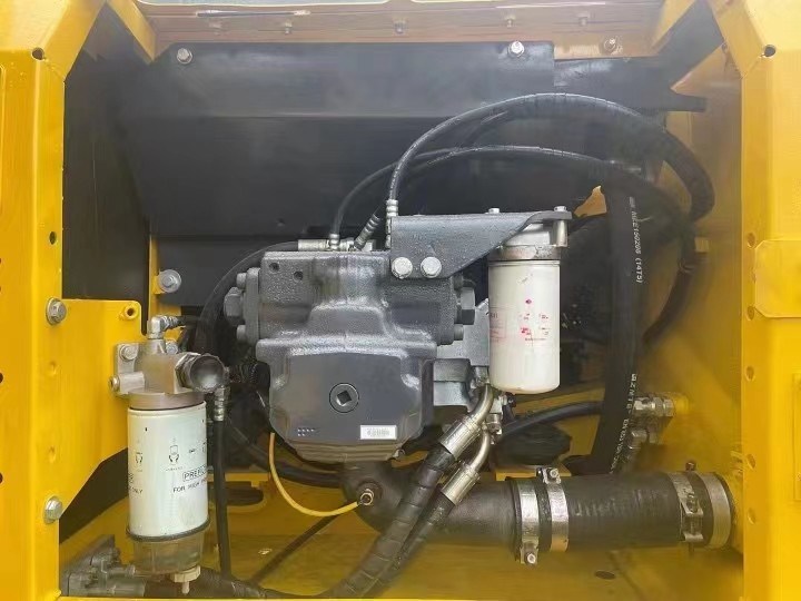 PC220 中古のコマツー掘削機 23 トン 1 キュービックメートル