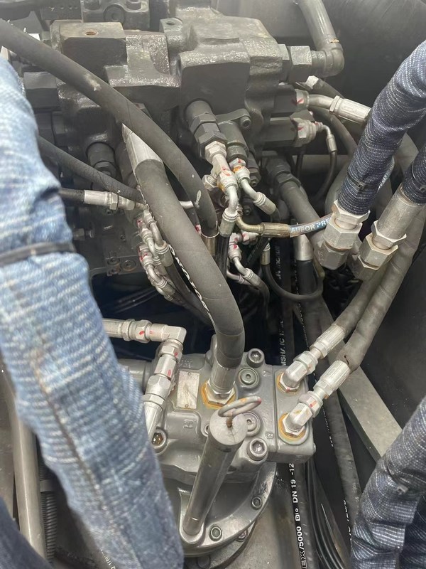 EC140用掘削機は 素晴らしい状態で 重荷を背負っているので 頼んでください