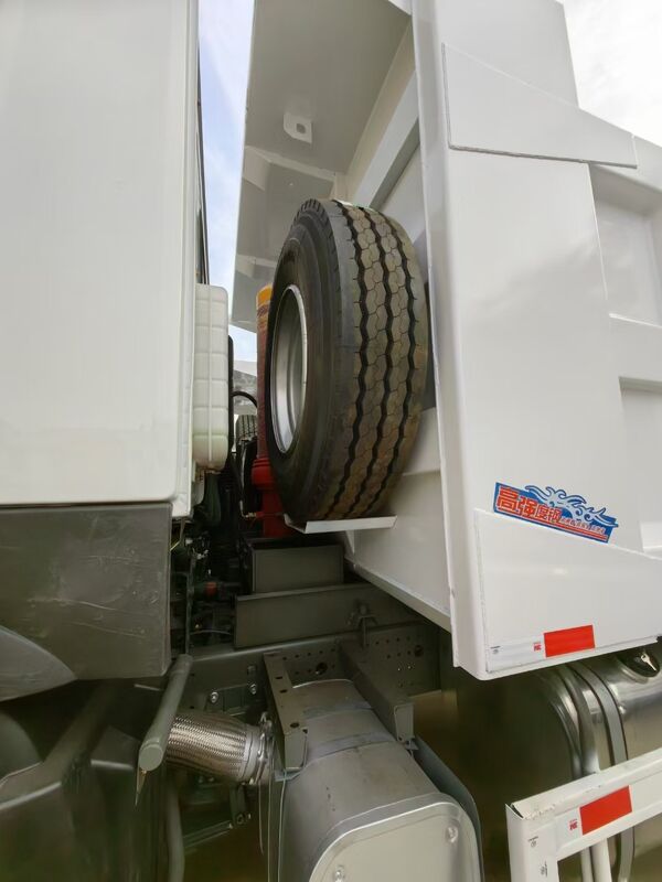 中古 6X4 Howo Sinotruk 371 重貨車 CNG LNG トラクターヘッド 急速ギアボックス ディーゼル燃料 左方向 バン 貨物タンク 中国