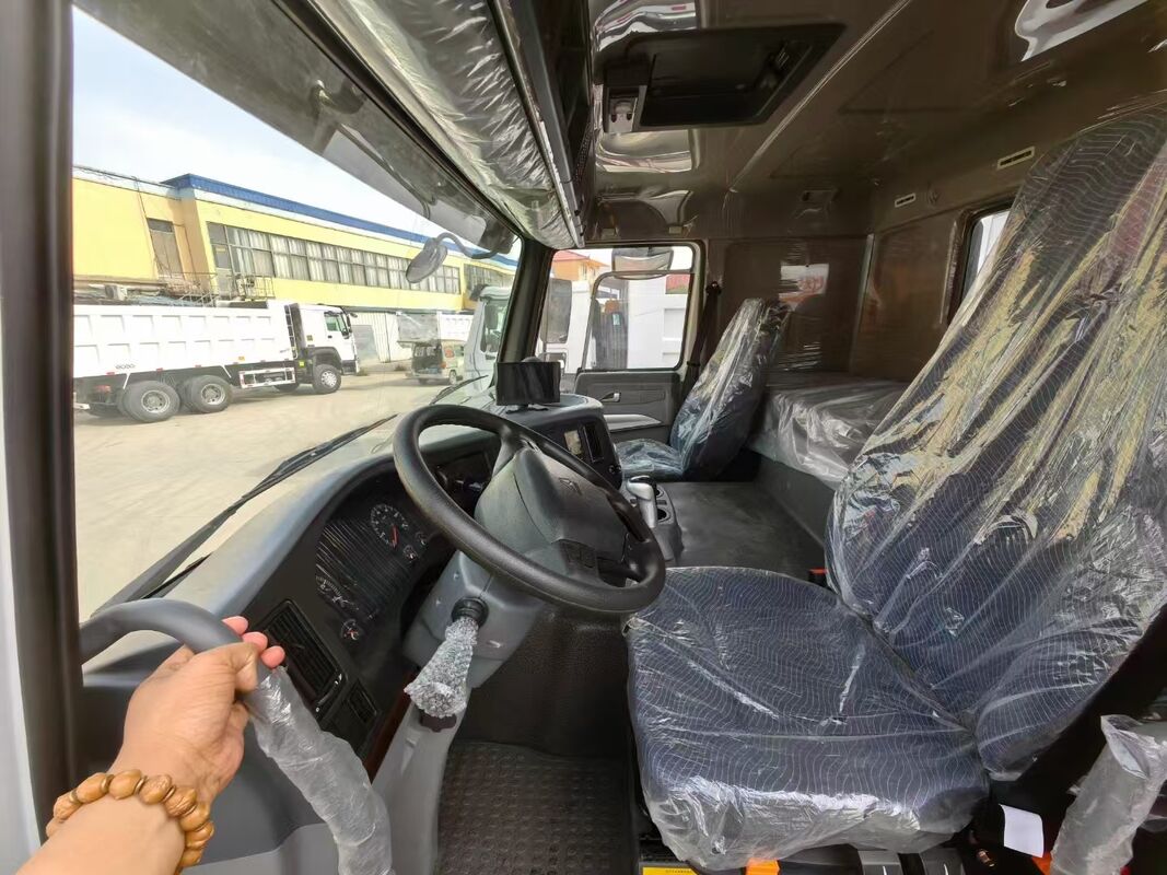 中古 6X4 Howo Sinotruk 371 重貨車 CNG LNG トラクターヘッド 急速ギアボックス ディーゼル燃料 左方向 バン 貨物タンク 中国